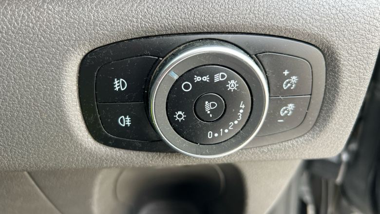 Ford Transit Custom 300 L2 Diesel Fwd 2.0 EcoBlue 130ps Low Roof Limited Van